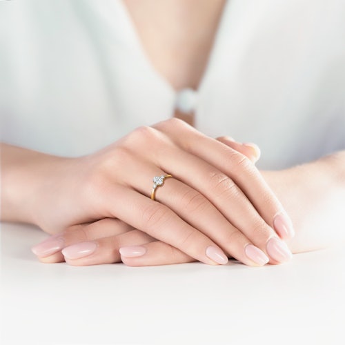 Pierścionek SAVICKI: złoty, biały szafir